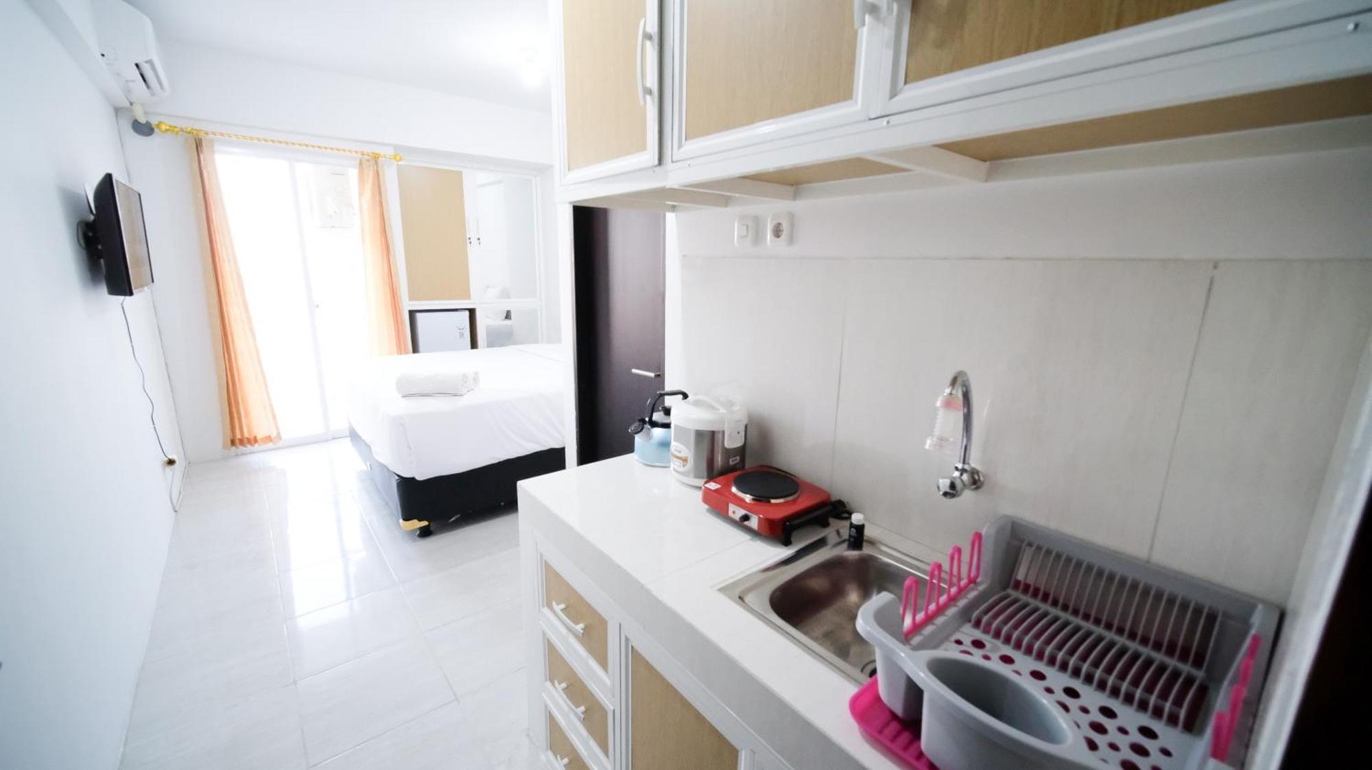 Choice And Comfy At Suncity By Travelio Apartemen *